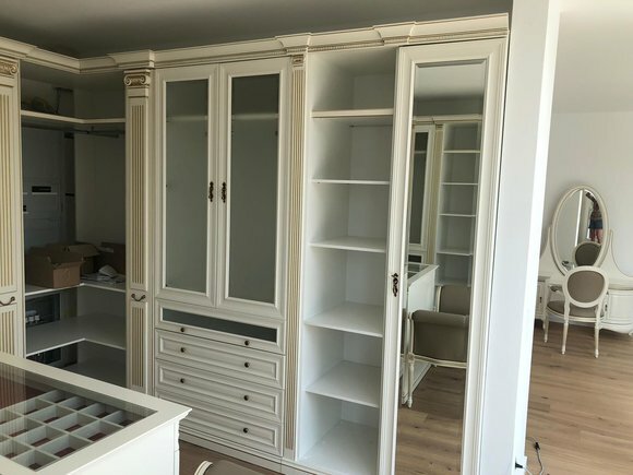 Begehbarer Kleiderschrank Schrank XXL mit Insel Wand Einbau SchrÃ¤nke Villa MÃ¶bel