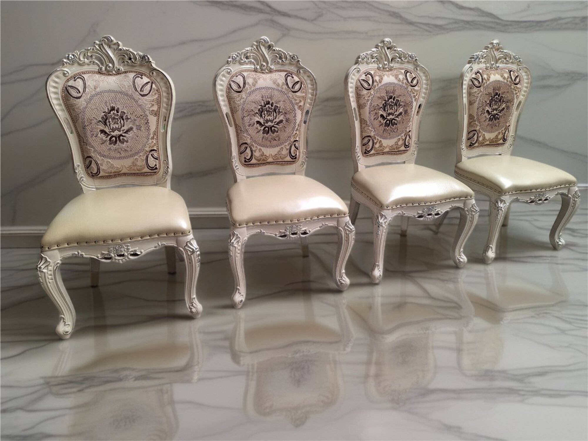 Modernes Esszimmer-Set 4x StÃ¼hle in Beige Set mit 4 EsszimmerstÃ¼hlen. Sofort