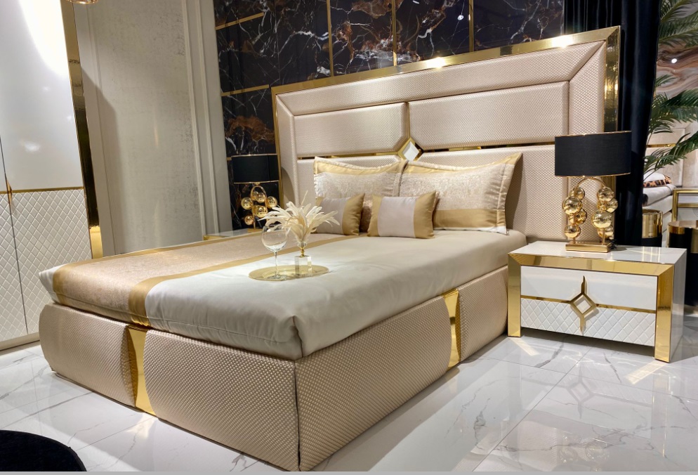 Stilvoller Schlafzimmer Bett + 2Ñ Nachttische luxuriÃ¶ses Komplett Set 3tlg