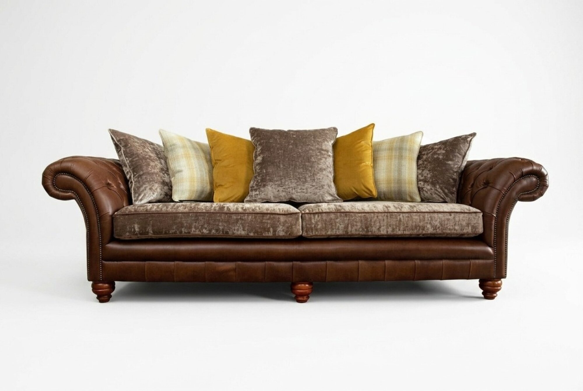 klassische Chesterfield Sofa 4 Sitzer Sofas Couchen Leder Braun Design