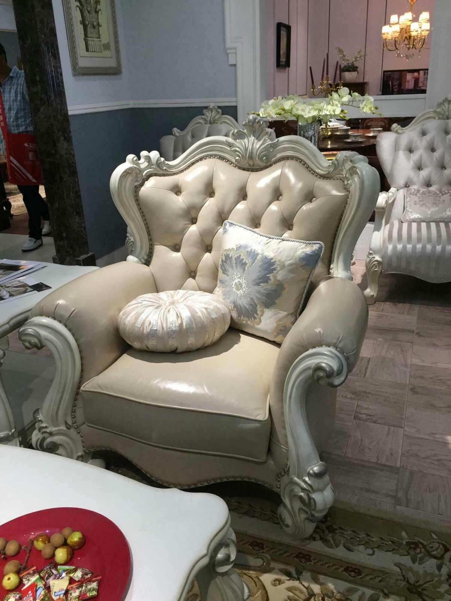 Polster 1 Sitzer Antik Stil StÃ¼hle Beige Holz Barock Thron KÃ¶niglicher Sessel
