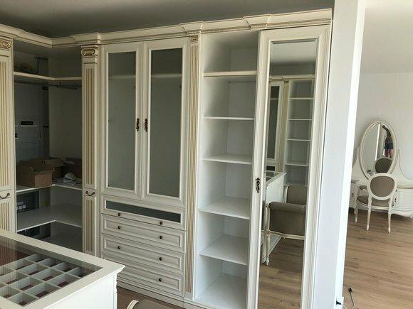 Begehbarer Kleiderschrank Schrank XXL mit Insel Wand Einbau SchrÃ¤nke Villa MÃ¶bel