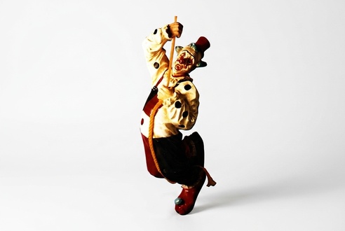 Design Clown an Seil Figur Statue Skulptur Figuren Skulpturen