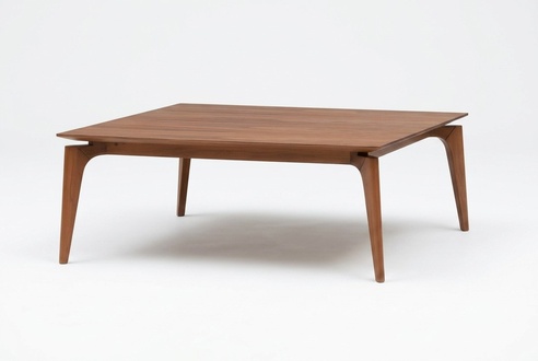 Eleganter Holztisch in warmem Braun fÃ¼r Wohnzimmer