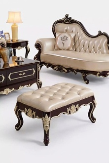 Hocker im Schlafzimmer ein luxuriÃ¶ses neues perlweiÃes Chesterfield